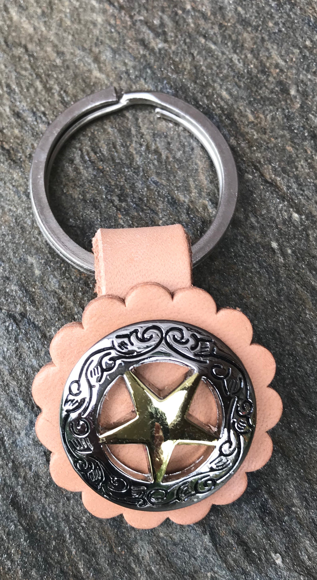 LEATHER CONCHO WESTERN KEYCHAIN - light tan